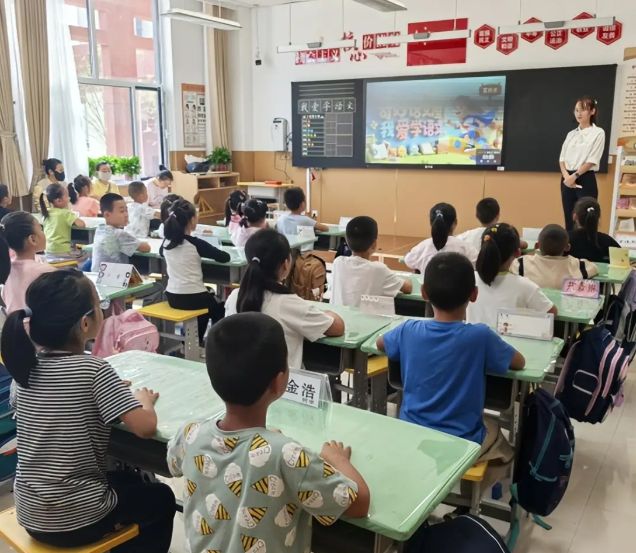 语文课堂往往将文学教育变为简略而僵化的常识等有用言语训练 语文课堂往往将文学教育变为简略而僵化的常识等有用言语训练